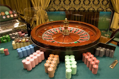 Рулетка и фишки в казино